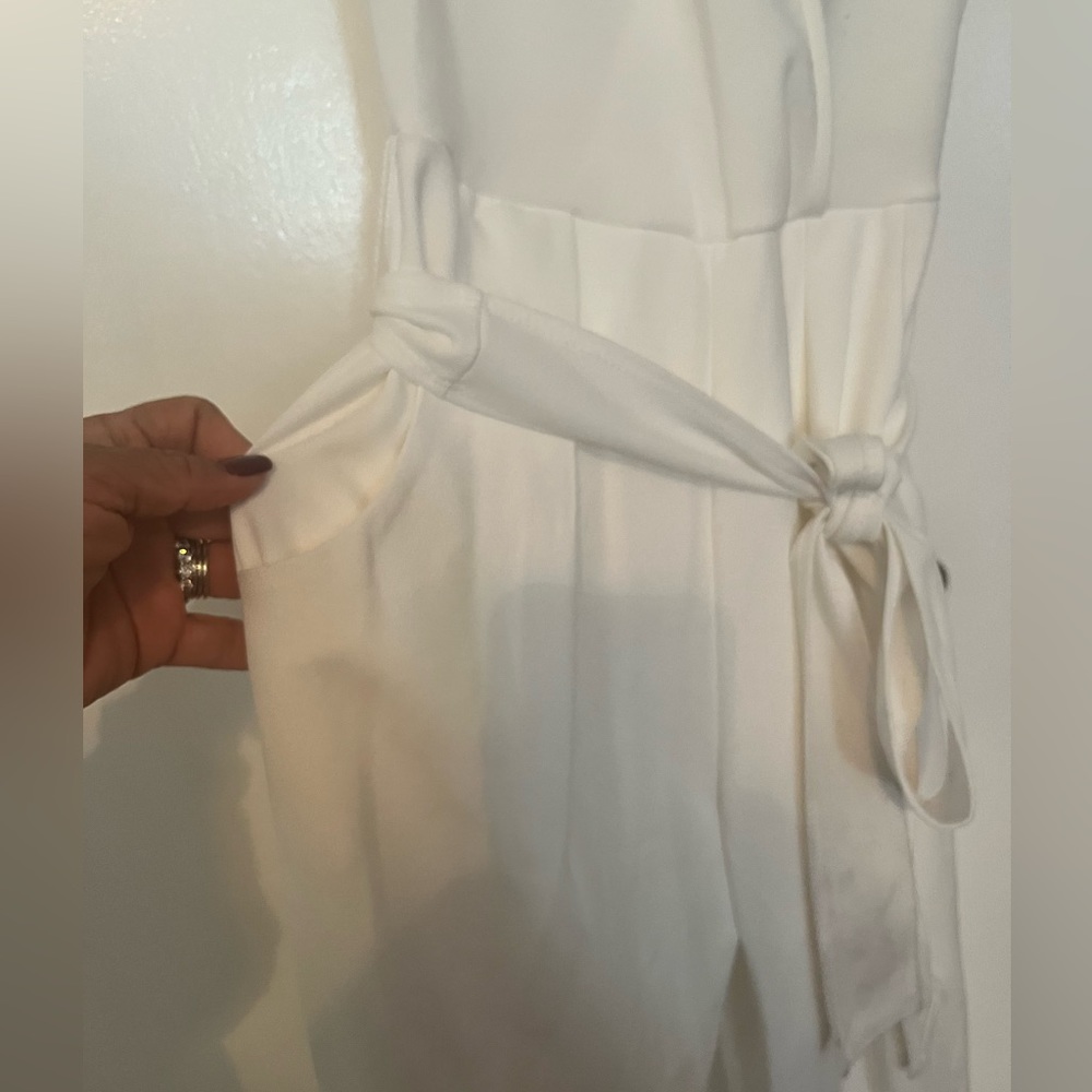 WHITE BEAUTIFUL JUMPSUIT